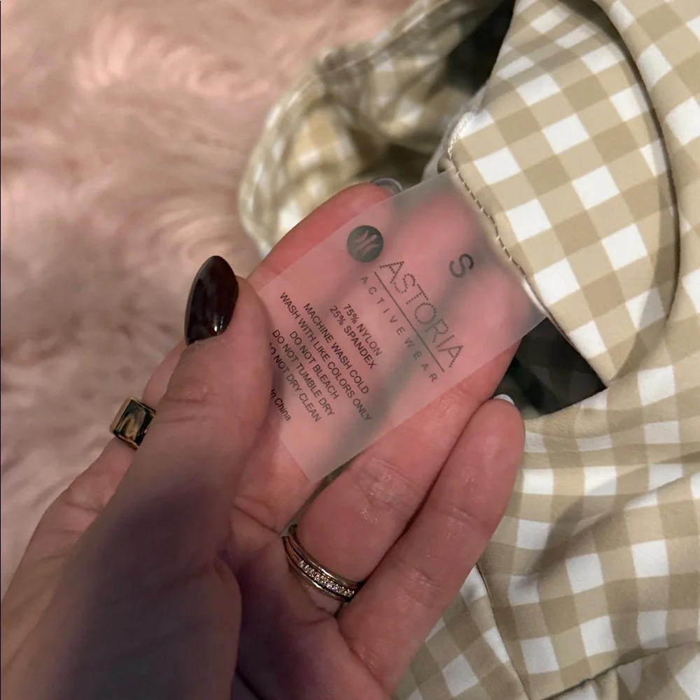 Gingham Long Sleeve Crop Top - Picture 2 of 3